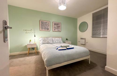 Luxury 2 Bedroom City Centre Apartment - Secure Parking - Amazing location! - Foto 34