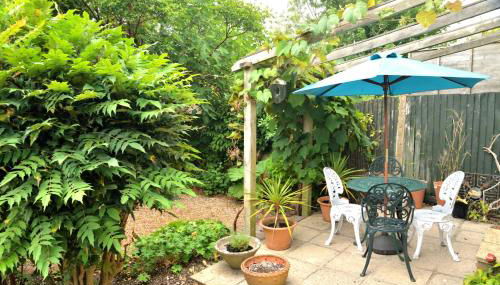 Cosy house, a train spotter's delight! - Foto 2, Garden