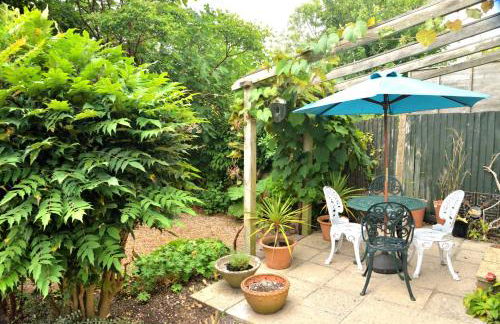 Cosy house, a train spotter's delight! - Foto 2