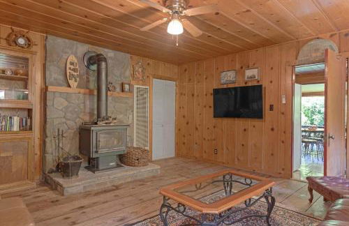 Cozy Riverfront Cabin Just Steps to the Russian River with Beach Access & Wood Stove - Foto 35