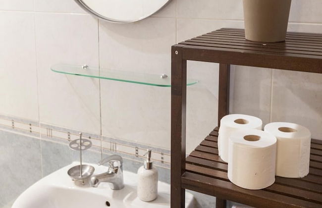 Cozy Urban Apt. Historic District - Sol - Photo 14