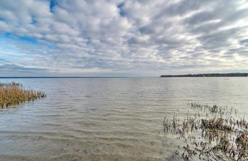 Lakefront Home with Deck, Fishing Dock and Canoe! - Foto 33