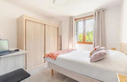 Cosy appartement RDC-terrasse et parking privé - Foto 3