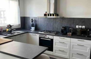 Super 3 pcs et Parking aux portes de Paris et stade de france à proximité des sites touristiques parisiens Montmartre , champs Élysée ,châtelet etc et des transports métro,RER ,wifi disponible - Foto 11