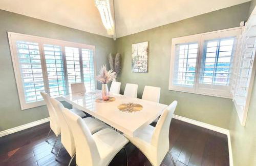 Stunning Panoramic Waterfront Pool Home Escape - Foto 43