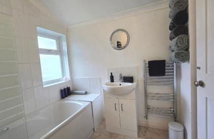 Mayfield , 2 bed slp 6 Roomy dog friendly Gosport town house - Photo 23