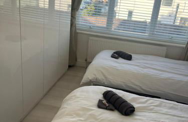 Stylish Home Away From Home! 6 Minutes from Beach! - Foto 20