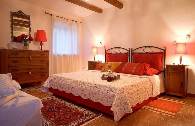 Blue House Near Bagnoregio-overlooking the Umbrian Mountains and Tiber Valley - Photo 2