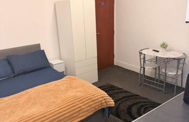 studio apartment with small kitchen and bathroom - Foto 14