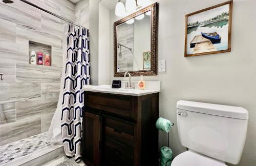 Charming 4BR Home in Liberty Township w Large Deck - Foto 6