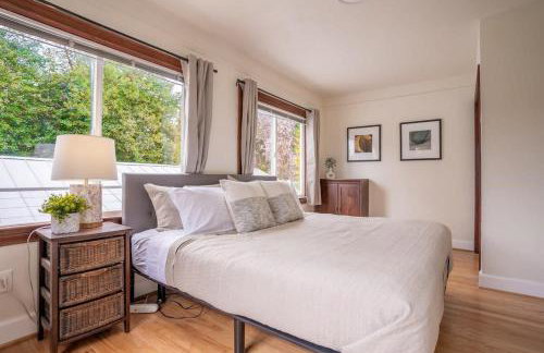 Burien's 3-BR Middle Unit Retreat with Deck BBQ - Foto 21