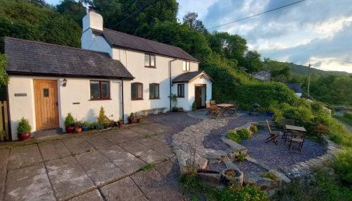 Alwyn Cottage - Photo 1