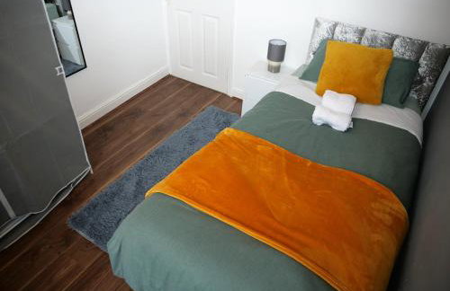 Comfortable Home From Home Bolton Central - Sleeps - 10 - Foto 24