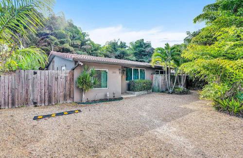 Heated pool, parking, 5 min walk to food and fun! - Foto 16