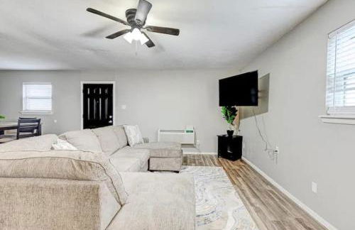 Charming 2BR in Central Lawton - Near Fort Sill - Photo 11