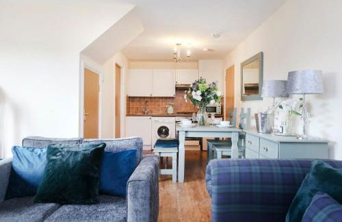 JOIVY Greenknowes Estate with Hot Tub and Bar - Farmhouse and Lodge - Photo 74