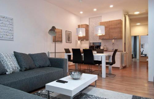 City Lights Apartment - Photo 5