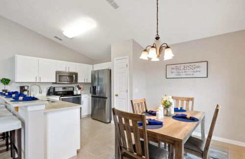 Family Retreat w/ Pool & Foosball, 8.5mi to Disney! - Foto 10