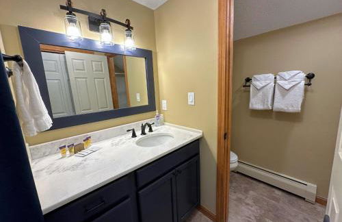 New Property! Updated 3 bed 3 bath condo with mountain ski slope views in Bretton Woods - Foto 16