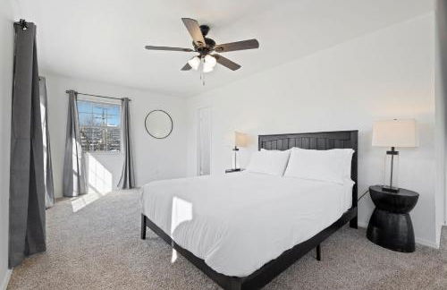 Spacious Lakefront View With Hot Tub and Pool NH - Foto 116