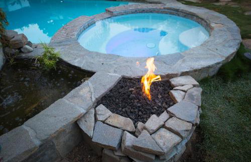 Artistic Resort Like Home with Pool - Photo 2