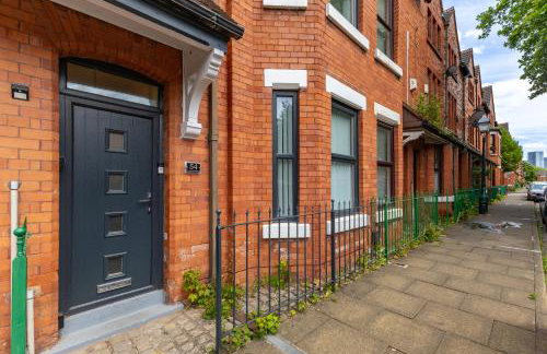 Modern City Centre Townhouse sleeps 10 & Parking - Foto 35