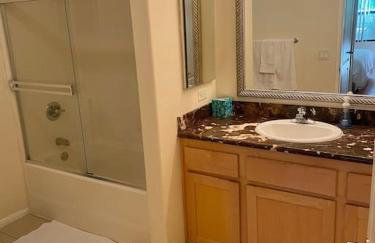 Adorable and Bright 2BD 2BR 740 - Foto 2