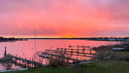 Dock and Water Access Charlestown Beach Escape! - Foto 2