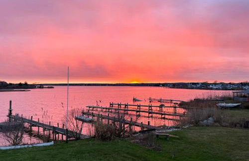 Dock and Water Access Charlestown Beach Escape! - Foto 2