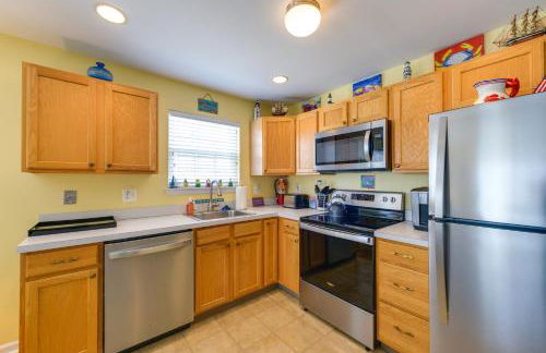 Condo with Deck Walk to Beach and Convention Center! - Foto 8