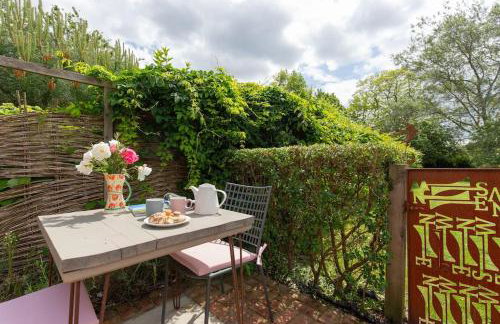 The Artist's Studio at Meadow Cottage - Photo 24