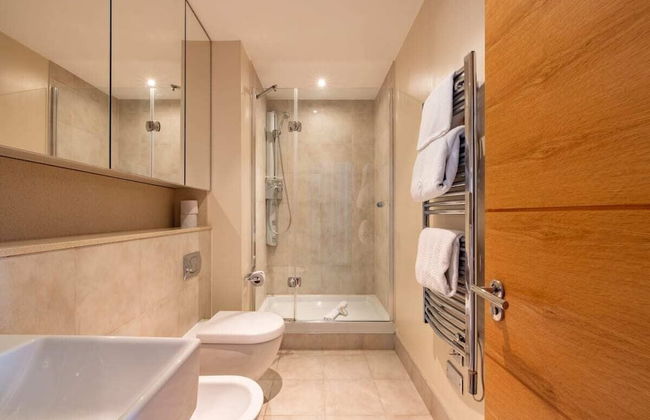 The Riverside Residence - 3bdr Flat With Balcony - Foto 9