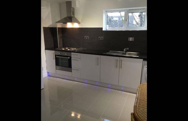 Small Modern Comfortable 2 Bedroom Apartment - Cmyr - Foto 38