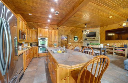 Lake Eufaula Cabin with Hot Tub and Large Deck - Foto 10