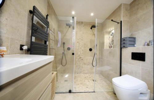 VILLA SAINTE BAUME Piscine Jacuzzi tout confort - Photo 42