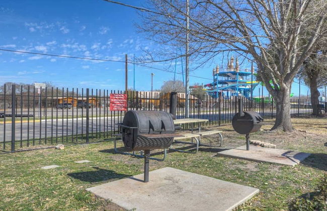 Luxury Riverfront Condo 1 BLK to Schlitterbahn! - Foto 42