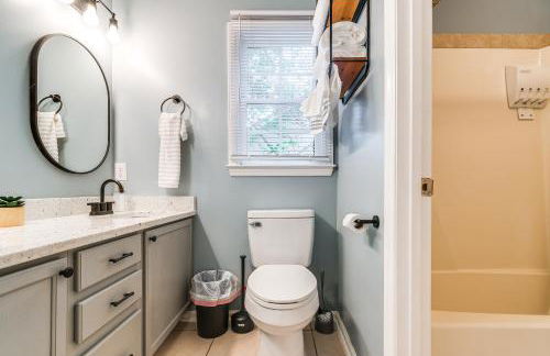 Home with Pet-Friendly Yard, 1 Mi to Dtwn Raleigh! - Foto 16
