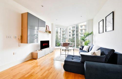 Bright Riverside 2 Bed Haven with Balcony - Modern Comfort in Battersea - Foto 4