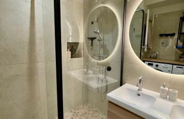 Bright, Spacious 2 Bedroom Apartment, Walk to Beach & Old Town - Foto 11