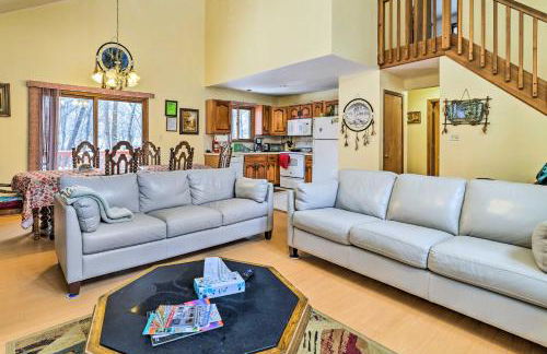 Hot Tub and Deck Pet-Friendly Poconos Getaway! - Foto 5