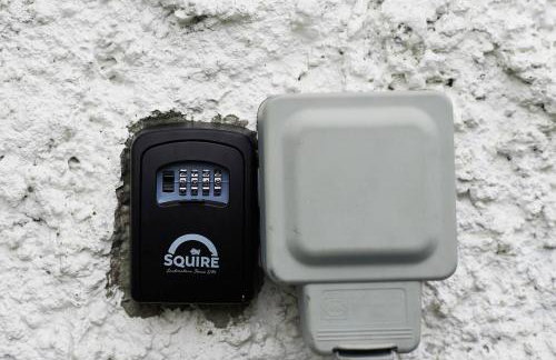 Spacious 4-Bed Home Free Parking, Private Garden - EcuaStay - Foto 23