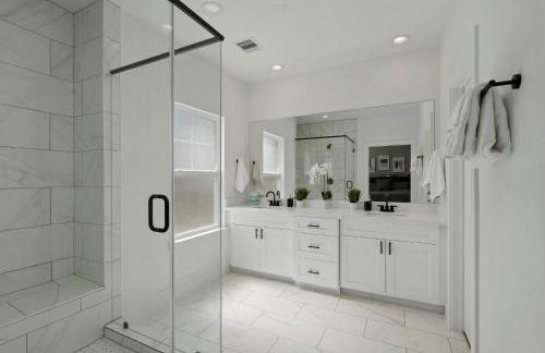 The Oasis - Modern 3BR Near Downtown - Med Center - Stadiums - Foto 24