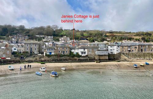 Janies Cottage~ Mousehole~Eclectic Interiors & Vintage Charm - Photo 19