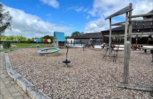 Exquisite Lake lodge in Hoburne Holiday Resort - Valentino Rose Lodge - Foto 62