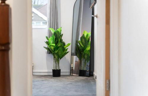 Cozy 2BR Getaway - Private Hot Tub & Bath Retreat - Foto 11