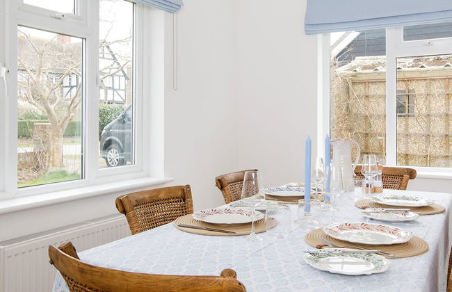 Newly Renovated Cottage 150m From Waterfront - Photo 7