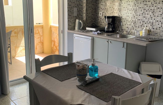 Ermis Suites - Photo 23