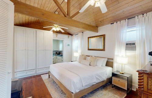 Santa Barbara Beach Cottage - Photo 1