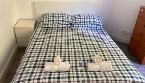 Spacious city center main door 3 bedrooms flat - Foto 3