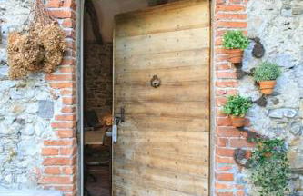 Medieval Stone Retreat with Lake Views - Foto 12